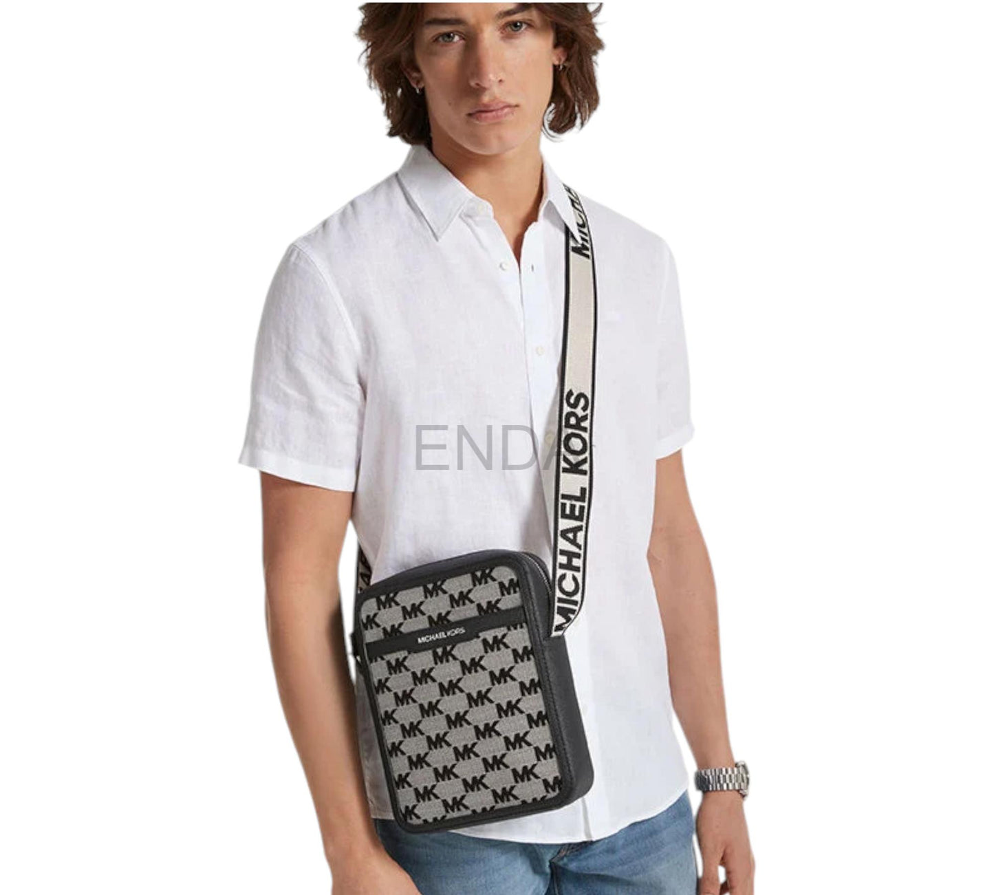 MORRAL NEGRO MONOGRAMA DE VARON - MK
