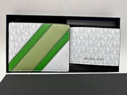 Wallet box set verde con monograma Mk