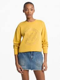 Chompa MK amarillo estampado en el centro